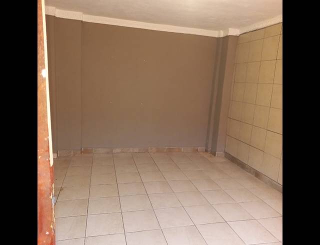 BEDROOM ROOM TO LET IN NEW DAWN PARK